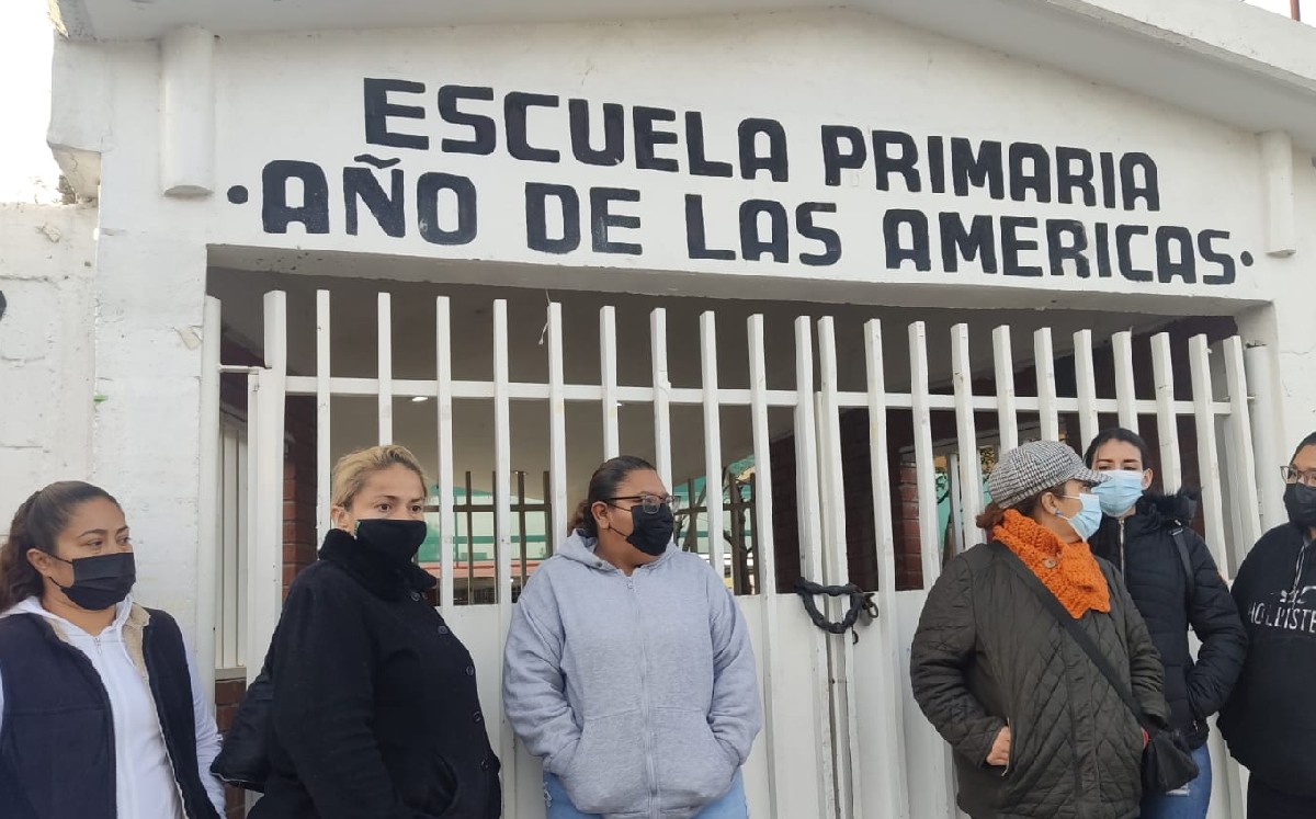 Madres en escuela de Torreón