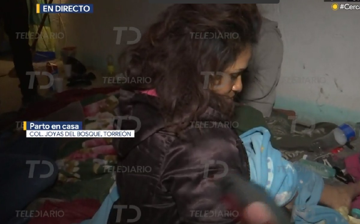 Joven dio a luz en su casa en colonia de Torreón (VIDEO)