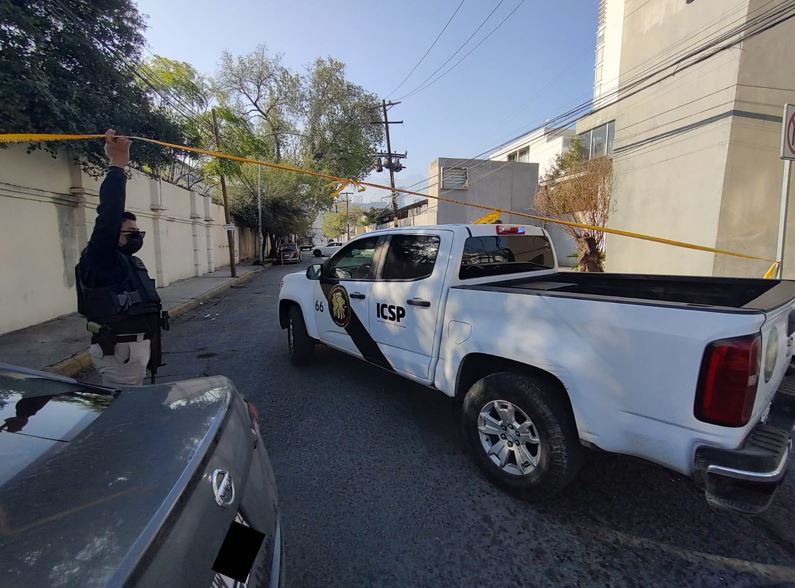 Elementos de la Agencia Estatal de Investigaciones arribaron a un domicilio en la colonia María Luisa.