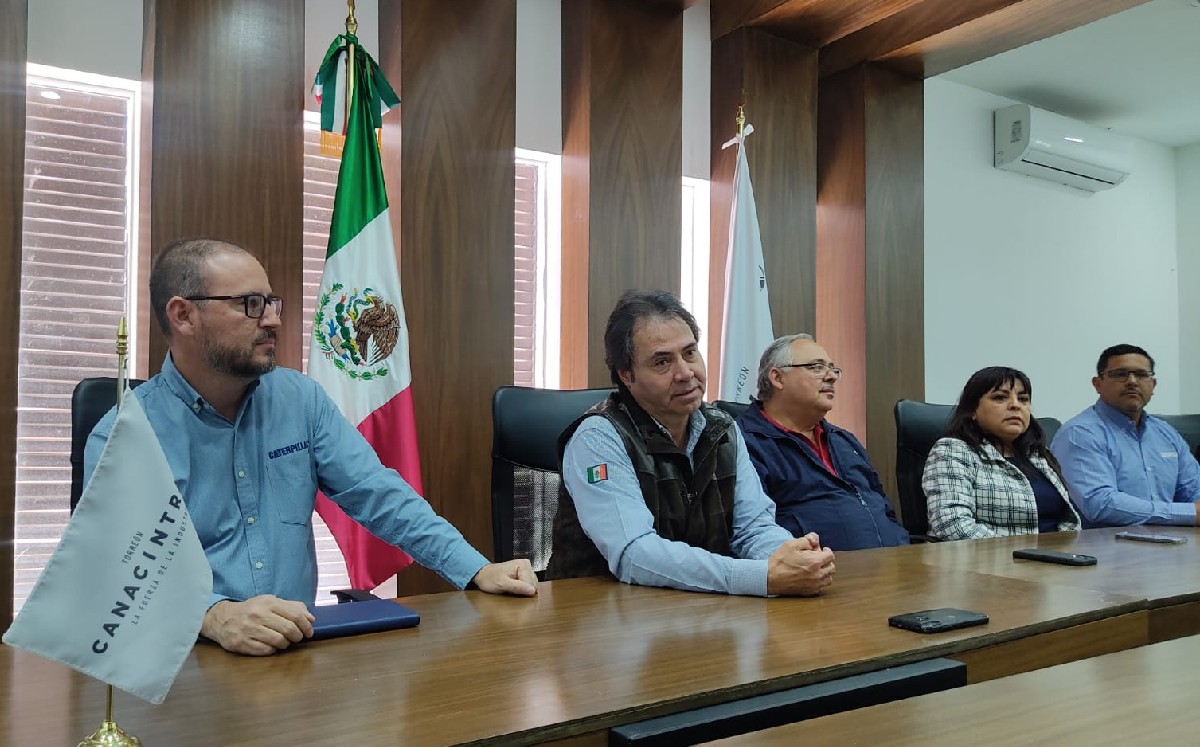 Canacintra firma convenio de colaboración con Caterpillar