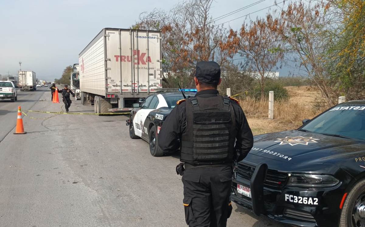 Recuperan tráiler robado en el Libramiento Noreste. | Fabricio Gallegos