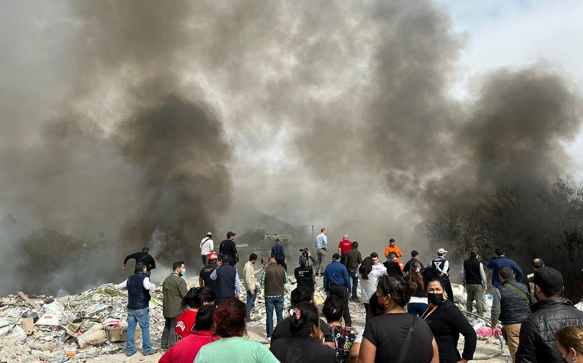 Incendio en predio de Monterrey provoca desalojo de 4 familias. | Pedro Delgado