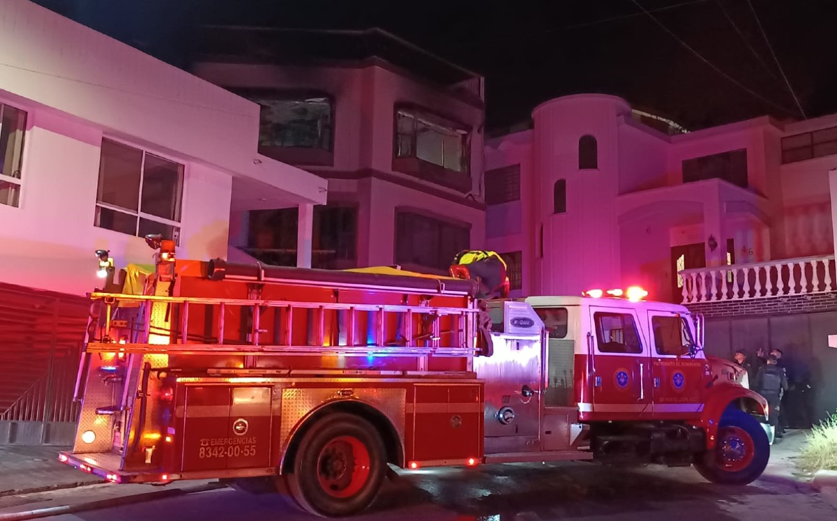 Mala instalación eléctrica provoca incendio de casa en Monterrey. | Israel Santacruz