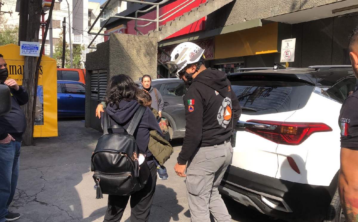 Niño de 2 años queda encerrado dentro de camioneta en Monterrey. | Especial