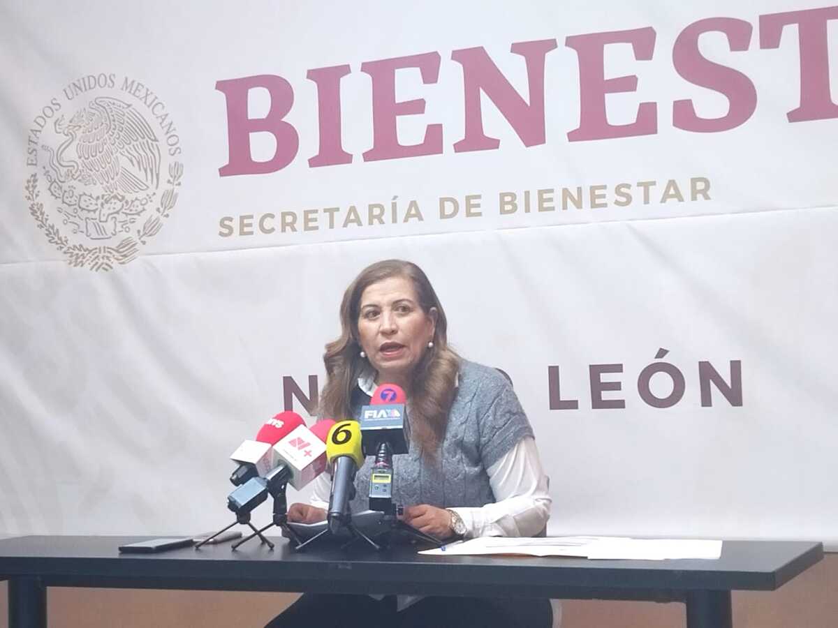 La delegada Judith Díaz previo a los interesados para que reúnan la documentación correspondiente. | Sandra González