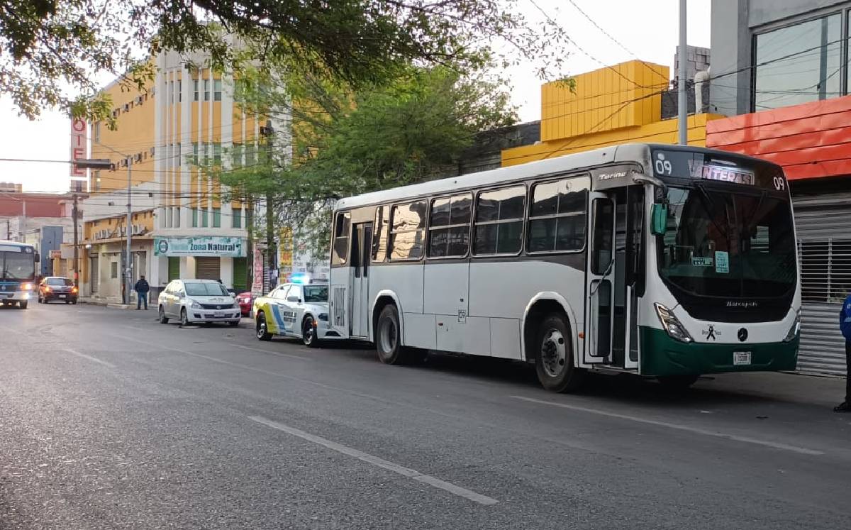 Adulto mayor es atropellado por ruta Canteras en el Centro de Monterrey. | Erik Rocha