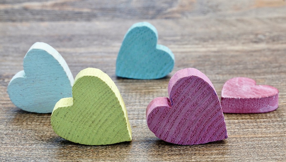 Corazones de madera | Pixabay
