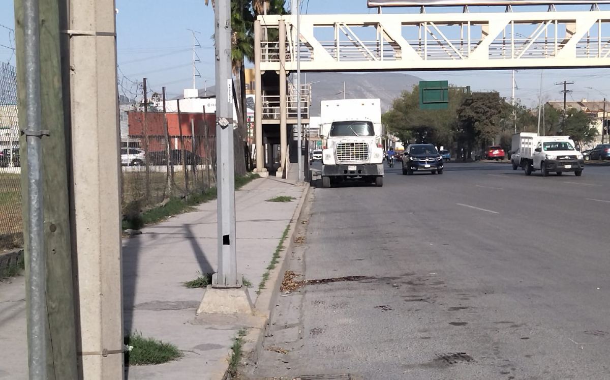 Abandonan a mujer con huellas de violencia en la avenida Nogalar, en San Nicolás. | Sandra González