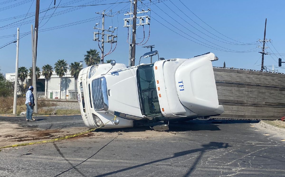 Accidente avenida Parque Industrial Monterrey en Apodaca | Frida Rodríguez