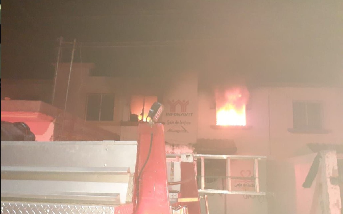 Casa muestra de Villas del Guadiana VI se incendia
