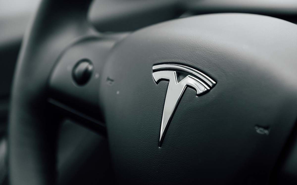 Gobernador de Durango confirma negociaciones con Tesla