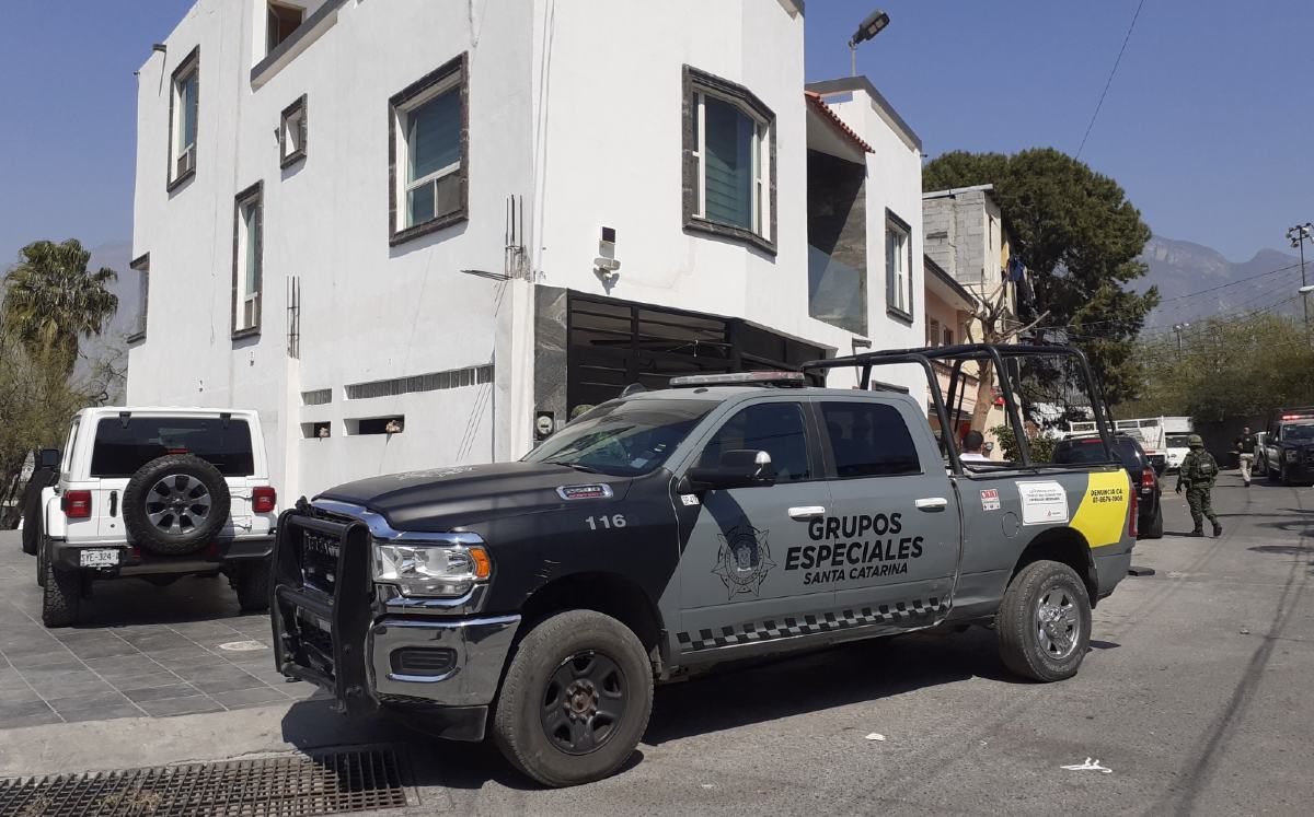 Aseguran arma, equipo táctico y droga tras operativo en Santa Catarina. | Fabricio Gallegos