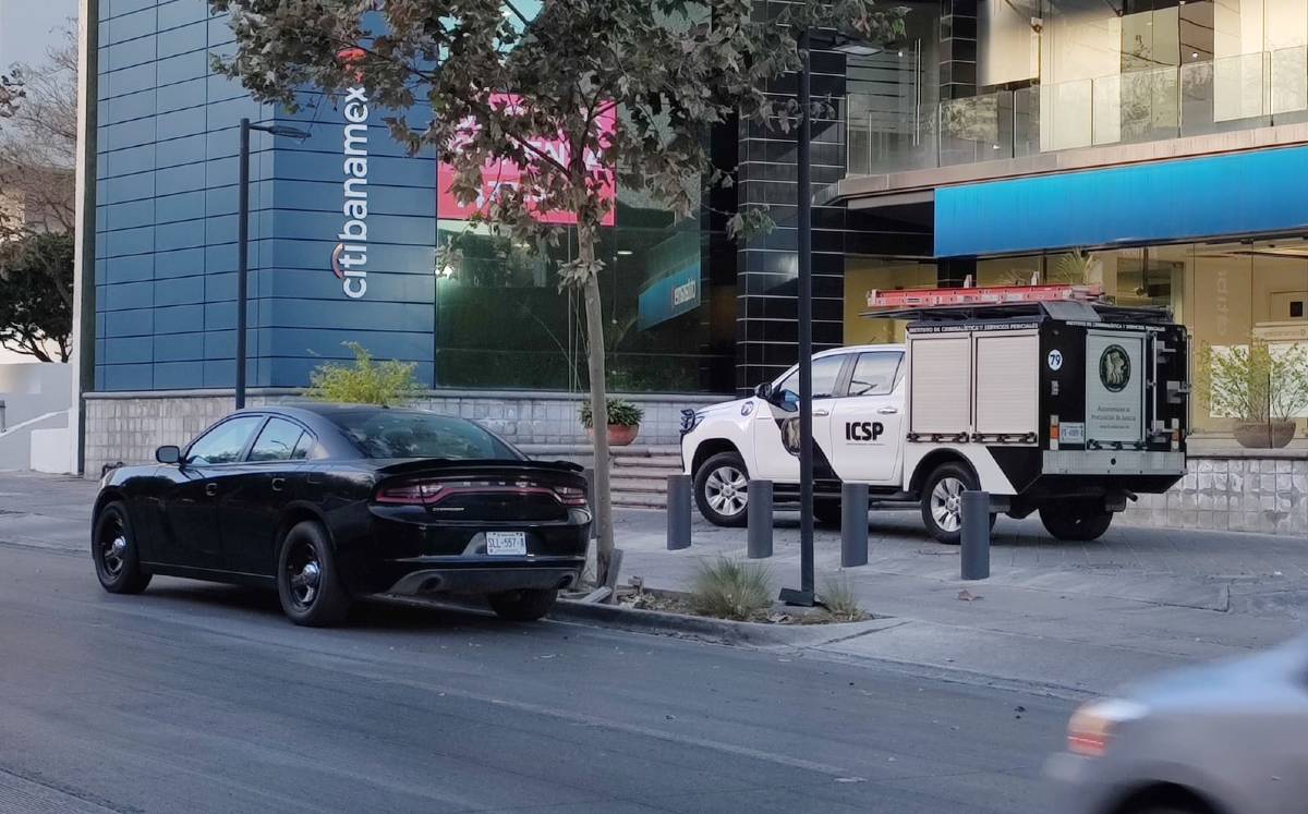 Presunto cateo provoca movilización en edificio de la colonia Del Valle. | Agustín Martínez
