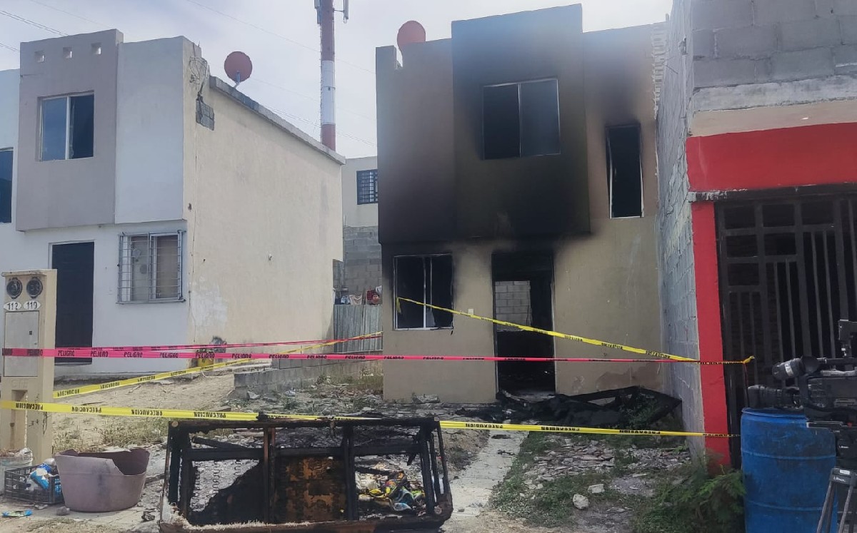 Incendio en Pesquería deja un muerto en la colonia Valle de Santa María. | Fransico Zúñiga