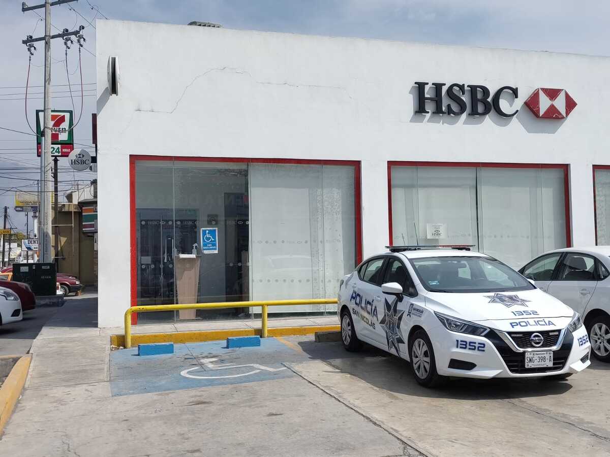 El hecho ocurrió en una sucursal bancaria ubicada sobre avenida Benito Juárez en su cruce con la calle Ignacio López Rayón. | Agustín Martínez