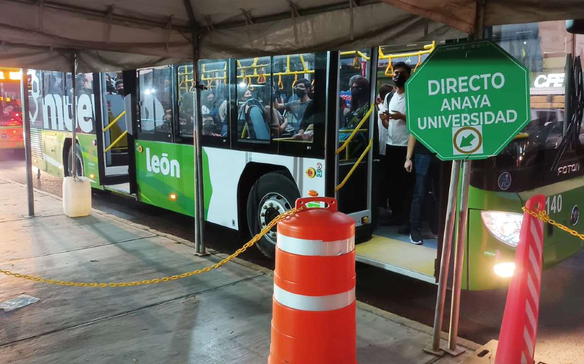 Usuarios del Metro en NL tendrán que utilizar rutas alimentadoras. | Fabricio Gallegos