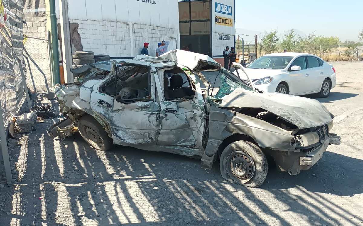Hombre resulta ileso tras ser impactado por tráiler en el Libramiento Noreste. | Fabricio Gallegos
