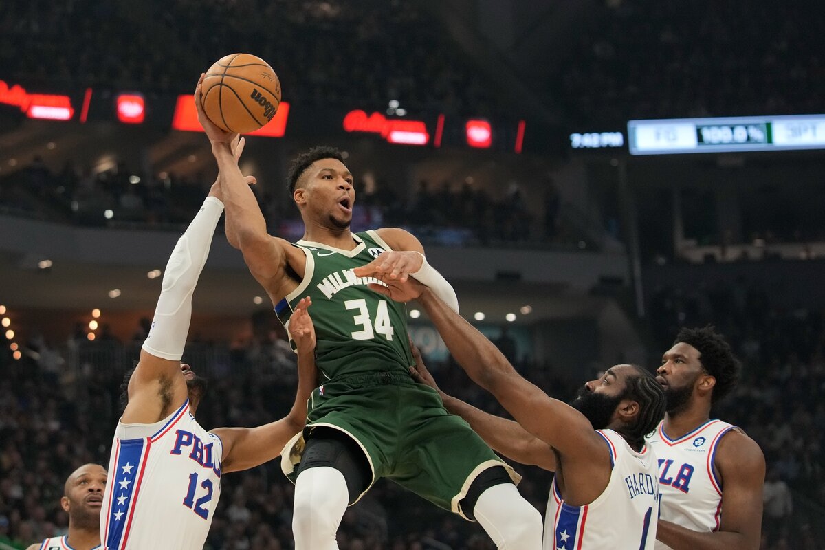 76ers vs Bucks / @nbamex