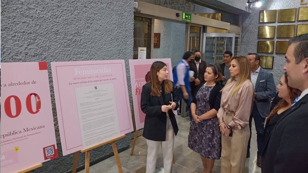 Congreso de NL instala exposición para concientizar sobre violencia contra la mujer. | José Luis Marroquín