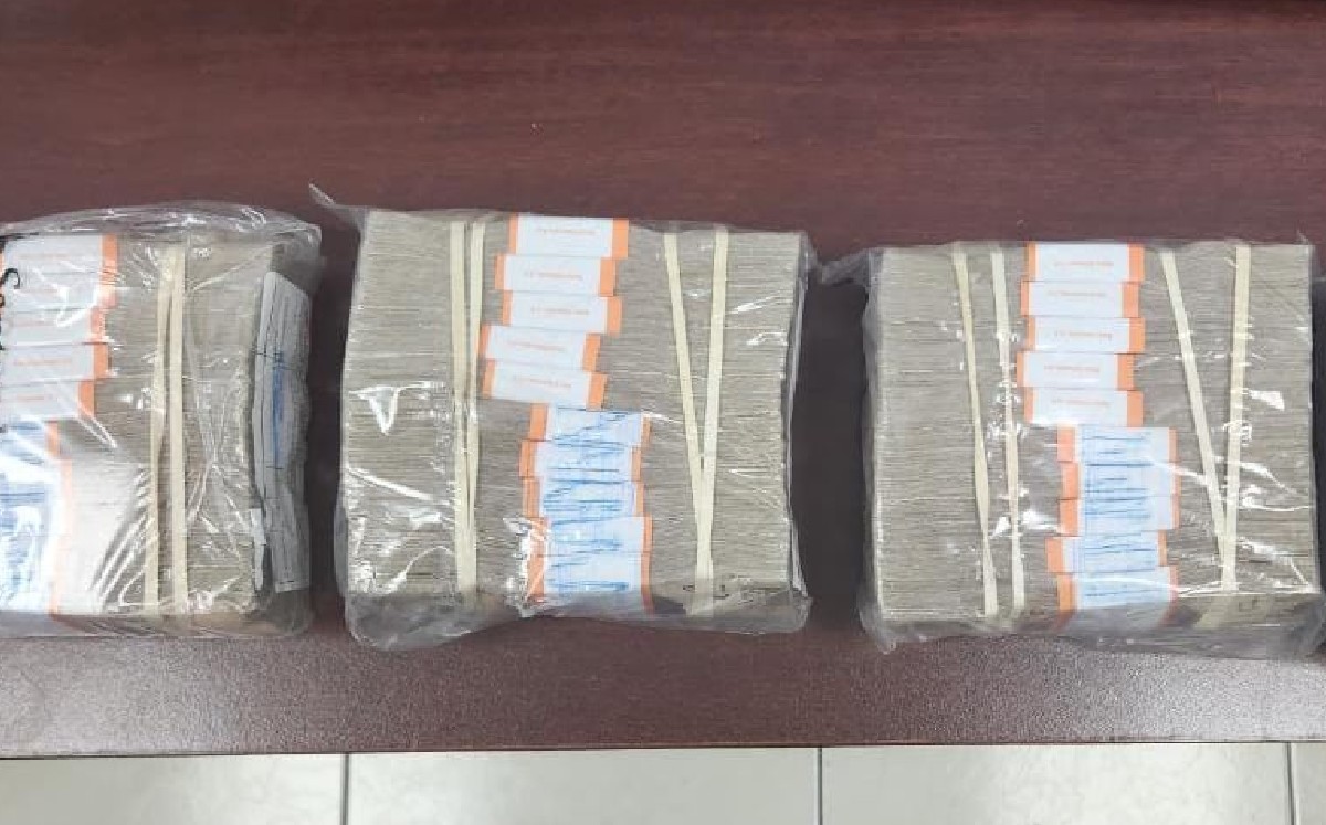 Detienen a hombres que llevaban 2 mdp en efectivo en General Bravo, NL | Especial