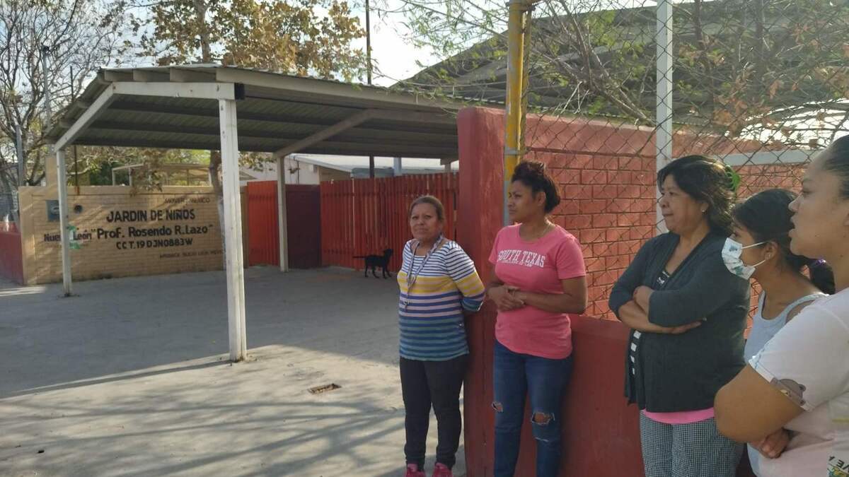 Protestan por cierre de turno vespertino en jardín de niños en Apodaca. | Sandra González