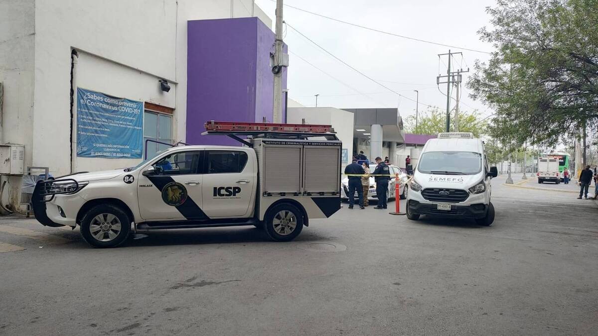 Hombre muere afuera del Hospital Metropolitano en San Nicolás. | Agustín Martínez