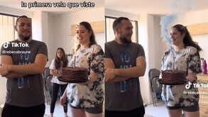 Joven compra vela equivocada de cumpleaños.