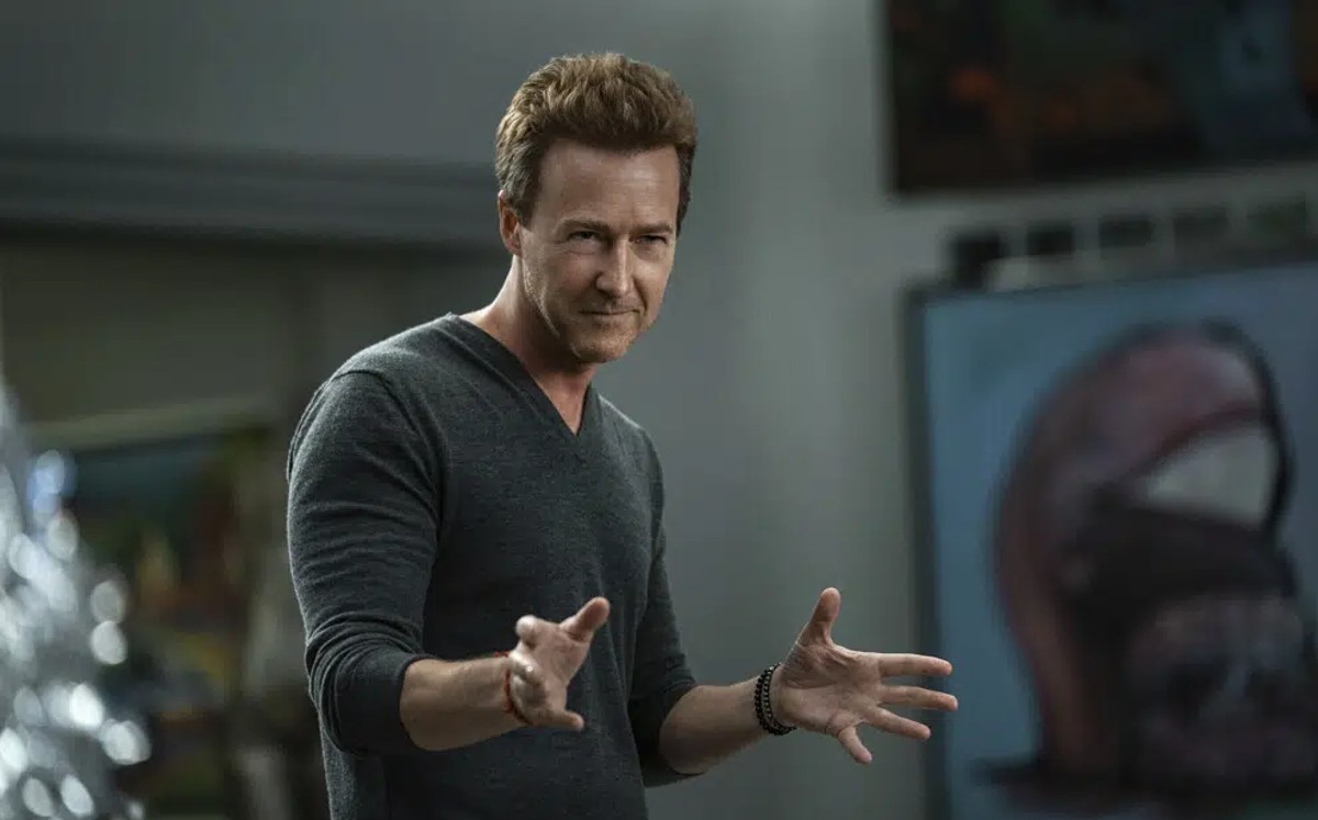 Edward Norton sorprendió a todos con el personaje que interpreta en la película "Puñales por la espalda: El misterio de Glass Onion".