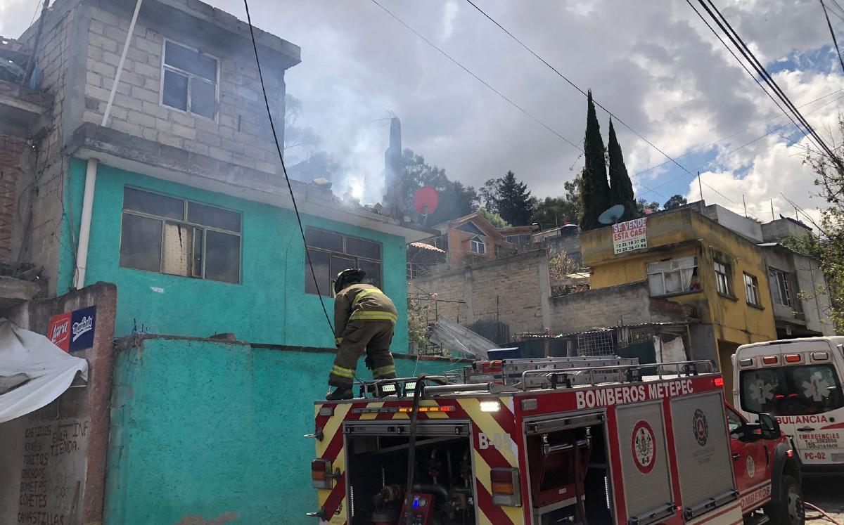 Muere hombre en incendio por pirotecnia en Metepec / Bernardo Jasso
