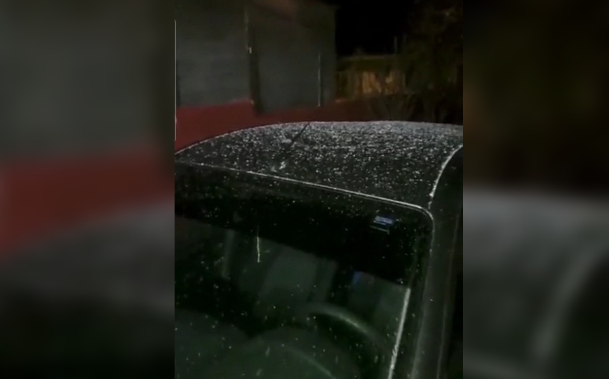Caída de aguanieve sorprende en Laguna de Sánchez, en Santiago. | Especial