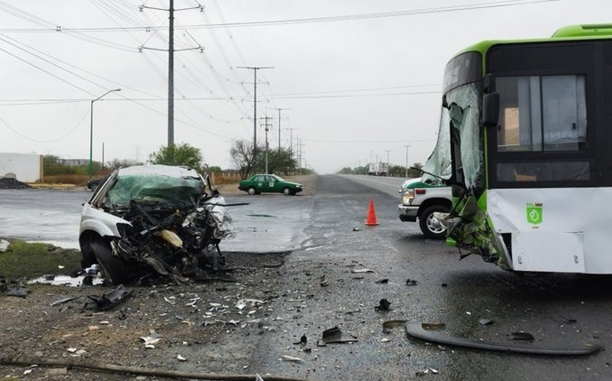 Choque en la carretera a Nuevo Laredo deja una mujer muerta y tres lesionados. | Cortesía