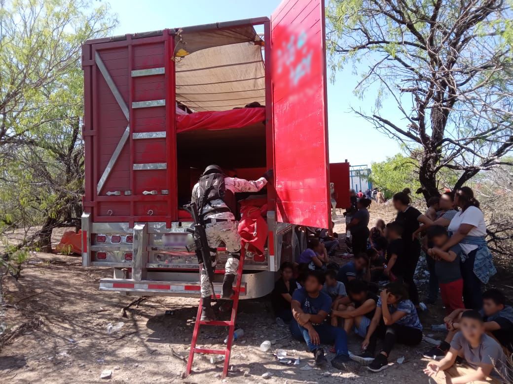 Los extranjeros manifestaron tener un par de horas en el lugar esperando auxilio. / Especial