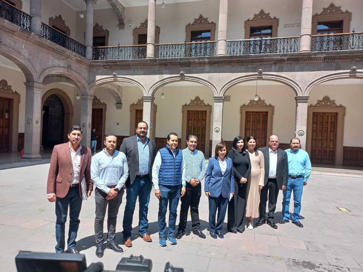 Alcaldes reciben parte de fondo tras reunión con tesorero de NL / José Luis Marroquín
