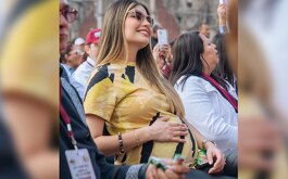 Geraldine Ponce luce su embarazo en mitin de AMLO