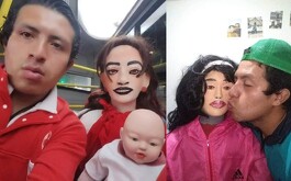 Hombre presume tener una familia con una muñeca de trapo.