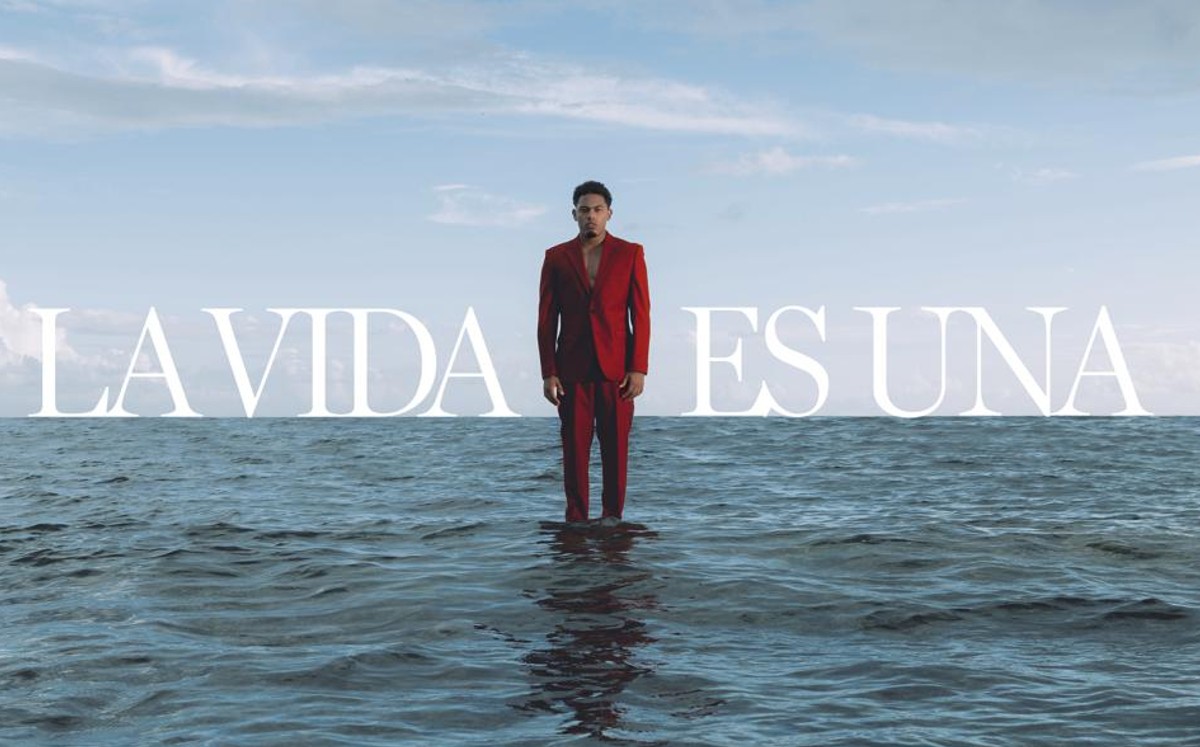 Myke Towers se encuentra más feliz que nunca al anunciar que lanzará su disco llamado "La vida es una".