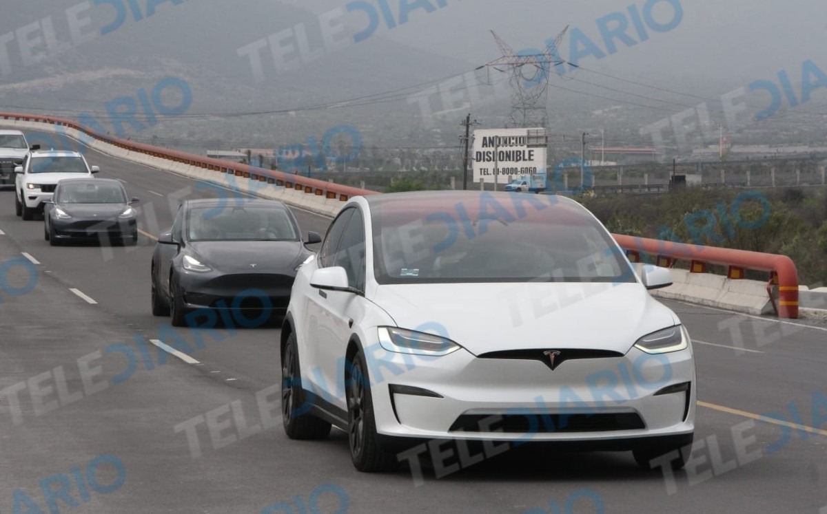 Caravana del Gobierno de Nuevo León y directivos de Tesla. | Leonel Rocha