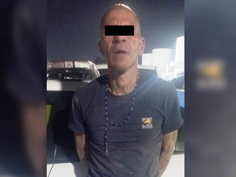 El hombre fue arrestado tras amenazar a una empleada de una tienda de conveniencia. | Cortesía