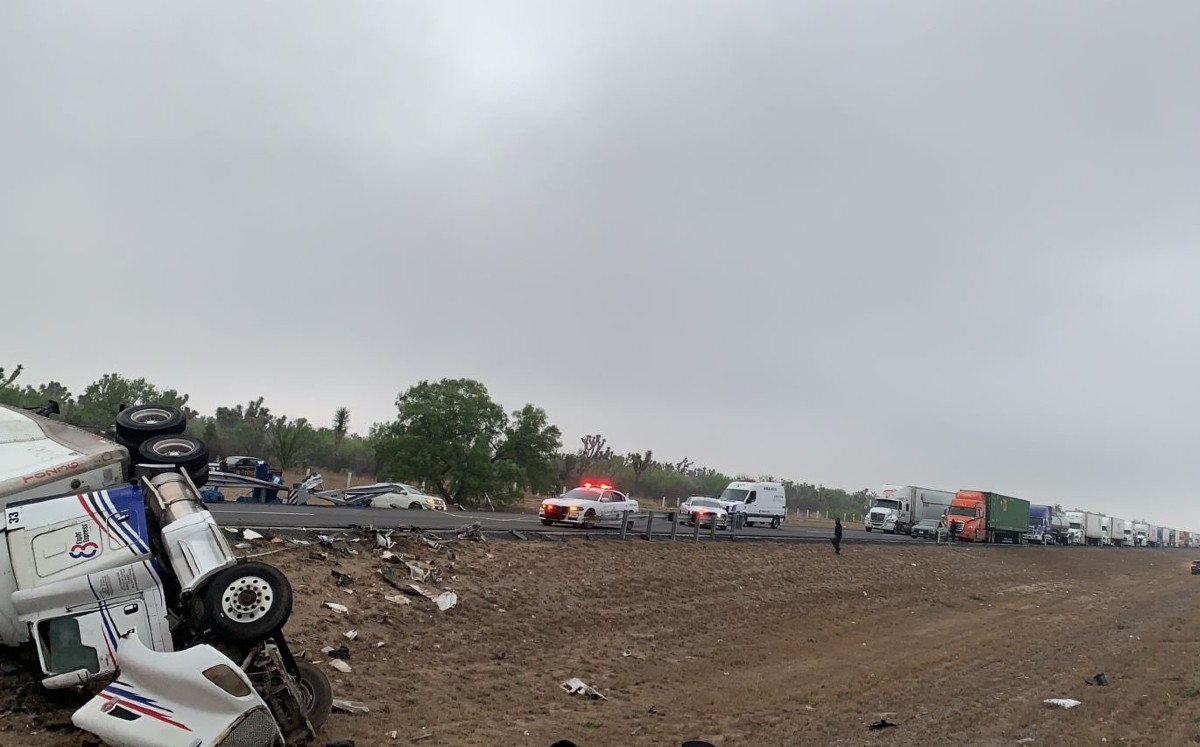 Volcadura de tráiler en la autopista a Laredo deja un muerto. | Agustín Martínez