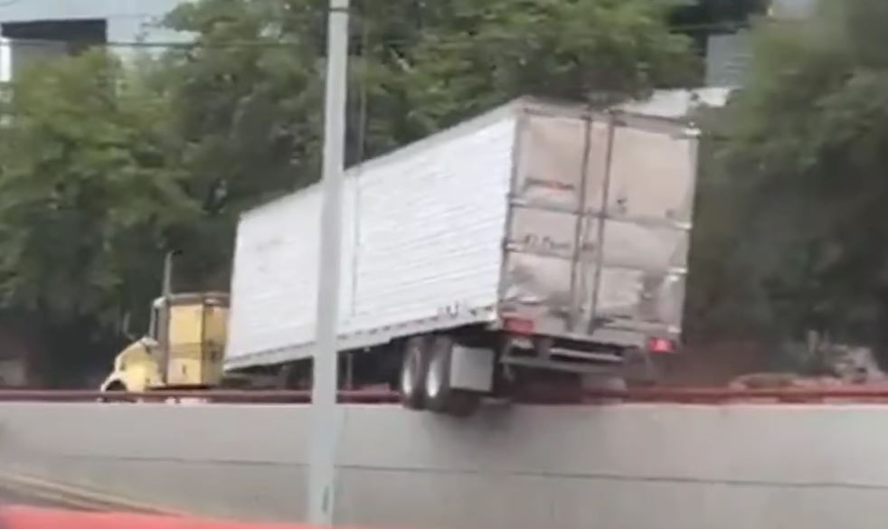 Video de trailer manejando en menos ruedas. / Especial