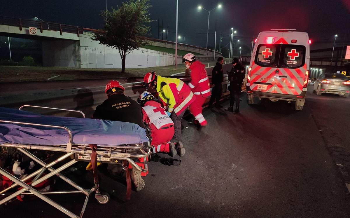 Hombre es atropellado en la avenida Constitución en Monterrey. | Agustín Martínez