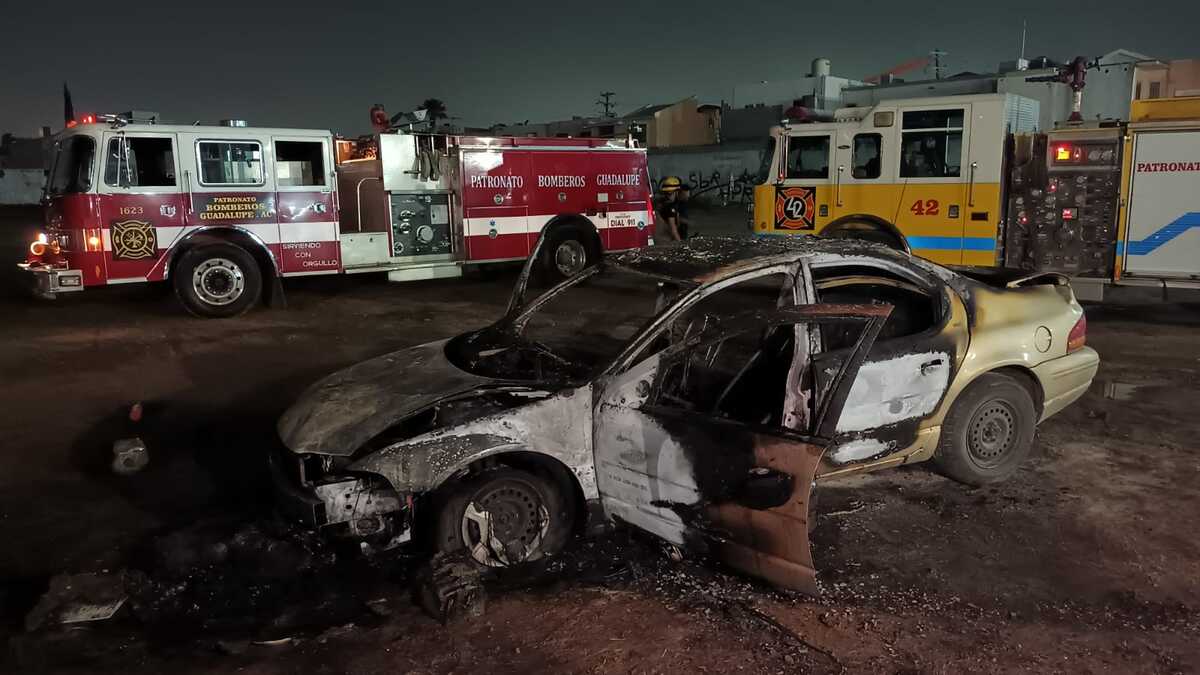 Bomberos de Guadalupe acudieron al lugar para sofocar las llamas. | Israel Santacruz