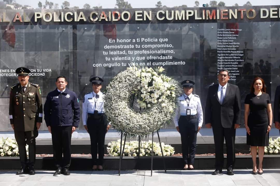 Homenaje póstumo a policías de Jolalpan | Especial