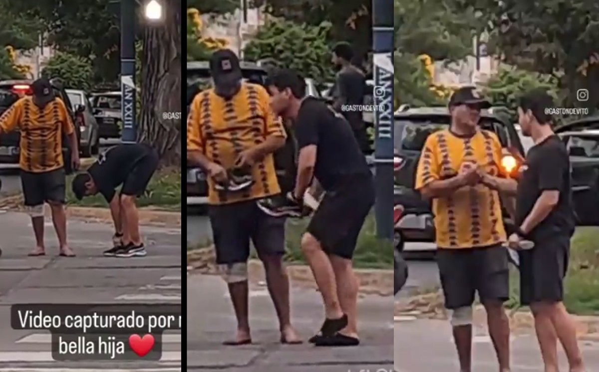 Hombre regala sus tenis a otro hombre que caminaba descalzo