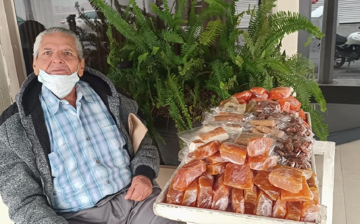 Don Toño lleva 50 años vendiendo dulces | Especial