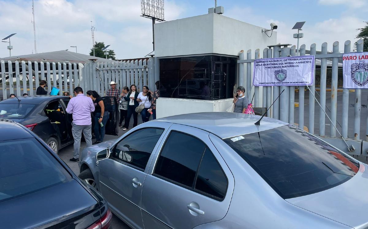 Realizan paro laboral en la Conagua en Monterrey. | Víctor González