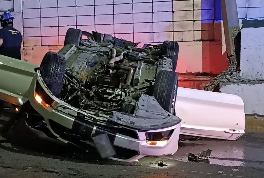 Cuerpos de rescate confirmaron la muerte de un joven de 23 años, el resto tuvo lesiones moderadas. | Israel Santacruz