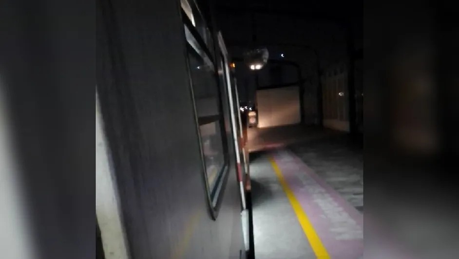 Reportan a hombre en medio de las vías en Línea 1 del Metro de Monterrey | Especial