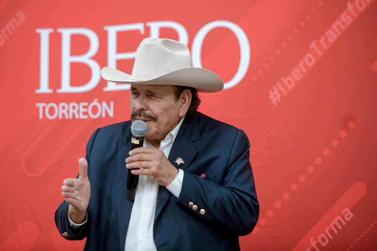 Armando Guadiana también cuenta con seguridad privada.