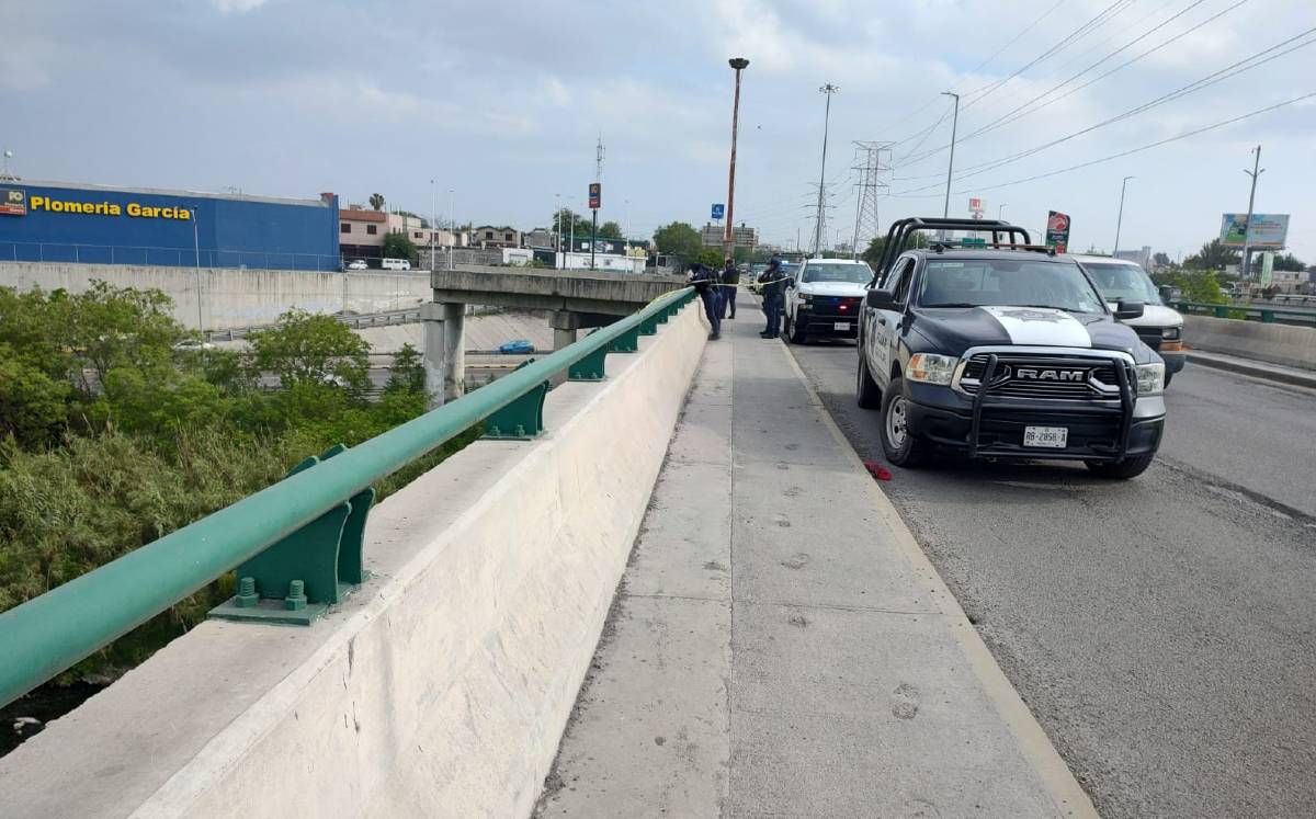 Hallan muerto a un hombre en el lecho del río Santa Catarina | Agustín Martínez
